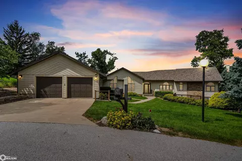 2001 Elmcrest Dr, Marshalltown, IA 50158