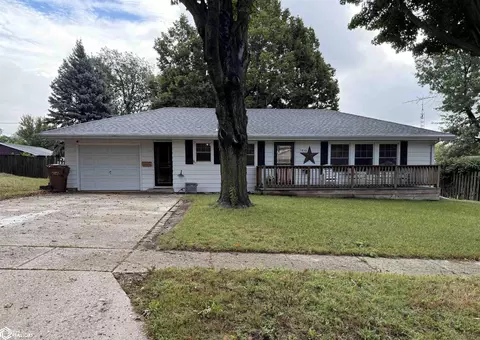 1810 Crestview Dr, Carroll, IA 51401