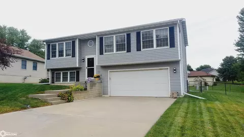 2106 Sunnyslope Dr, Red Oak, IA 51566