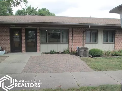 215 Country Club Dr #M, Belmond, IA 50421