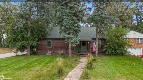 626 18th St W, Clear Lake, IA 50428