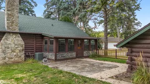 626 18th St W, Clear Lake, IA 50428