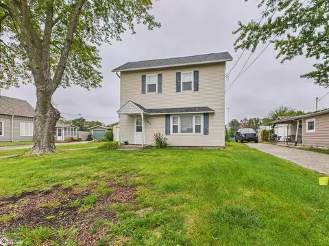 830 S 1st St, Oskaloosa, IA 52577