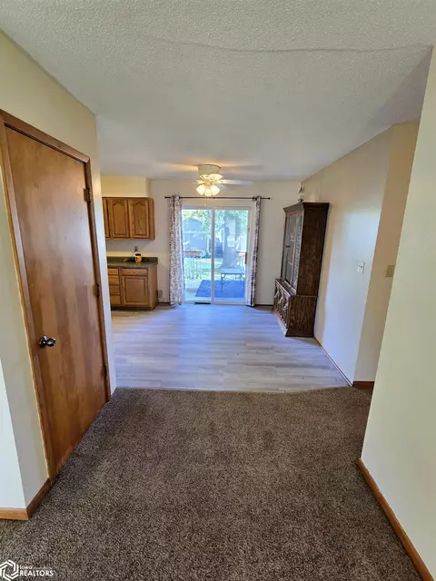 Entry Way - 805 E Carpenter St, Creston, IA 50801 photo 1 of 3