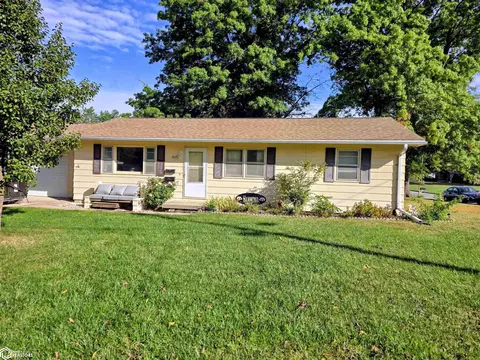 Exterior - 805 E Carpenter St, Creston, IA 50801 photo 2 of 6