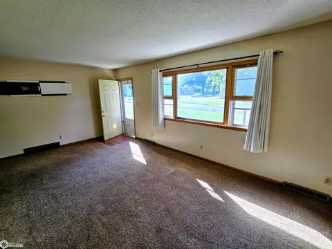 Living - 805 E Carpenter St, Creston, IA 50801 photo 3 of 3