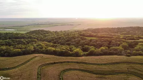 2760 286th St, Hamburg, IA 51640