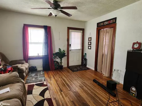 Living - 805 E 5th St, Atlantic, IA 50022 photo 2 of 3