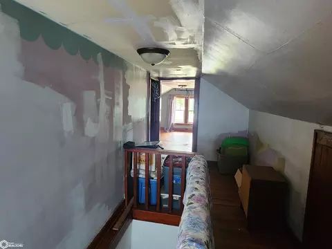Entry Way - 805 E 5th St, Atlantic, IA 50022 photo 3 of 3