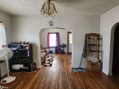 Living - 805 E 5th St, Atlantic, IA 50022 photo 3 of 3