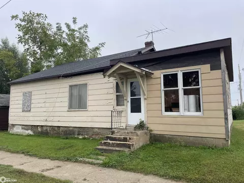 907 E State St, Marshalltown, IA 50158