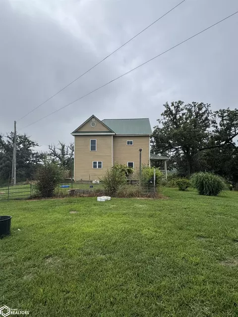 18542 173rd Ave, Sigourney, IA 52591
