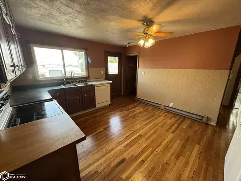 Kitchen - 21468 240th Ave, Centerville, IA 52544 photo 4 of 4