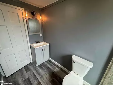 Bath - 21468 240th Ave, Centerville, IA 52544 photo 1 of 3