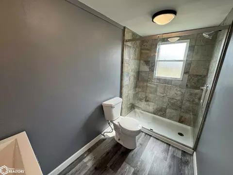 Bath - 21468 240th Ave, Centerville, IA 52544 photo 2 of 3