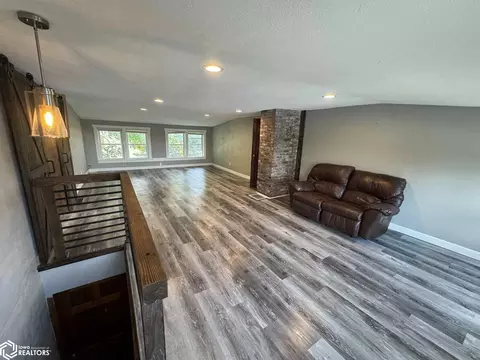 Living - 21468 240th Ave, Centerville, IA 52544 photo 13 of 16