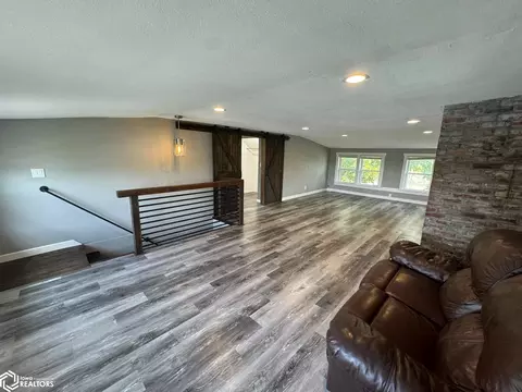 Living - 21468 240th Ave, Centerville, IA 52544 photo 14 of 16