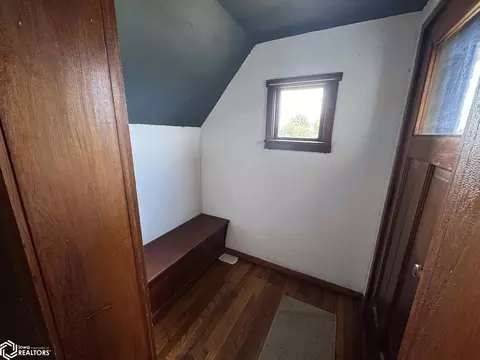 Entry Way - 21468 240th Ave, Centerville, IA 52544 photo 3 of 4