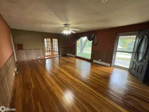 Living - 21468 240th Ave, Centerville, IA 52544 photo 1 of 16