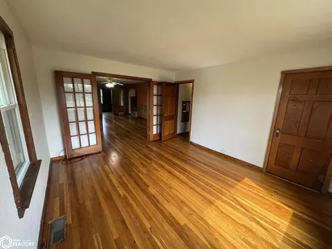Living - 21468 240th Ave, Centerville, IA 52544 photo 6 of 16