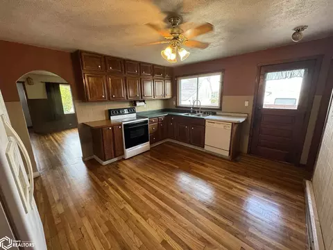Kitchen - 21468 240th Ave, Centerville, IA 52544 photo 1 of 4