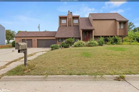 1302 Washington St, Tama, IA 52339