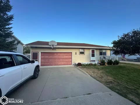418 S 11th St, Albia, IA 52531
