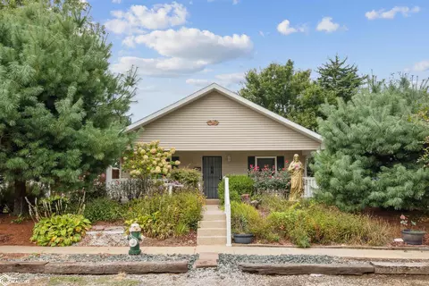 613 N Garfield Ave, Burlington, IA 52601
