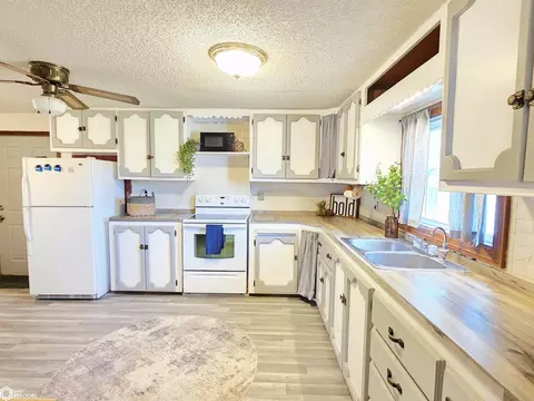 210 E Taft St, Manly, IA 50456 photo 8