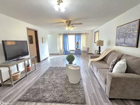 210 E Taft St, Manly, IA 50456 photo 6