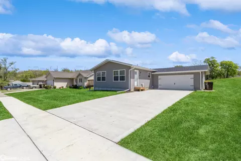 215 N Lincoln St, Osceola, IA 50213