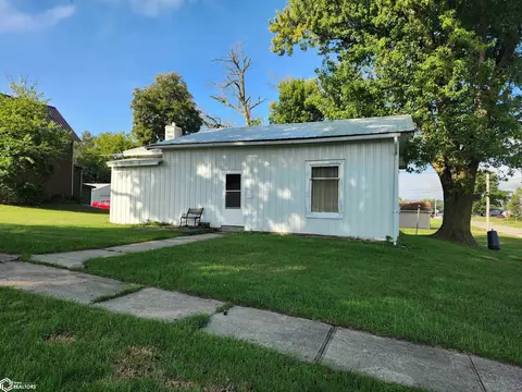 213 N Church St, Toledo, IA 52342