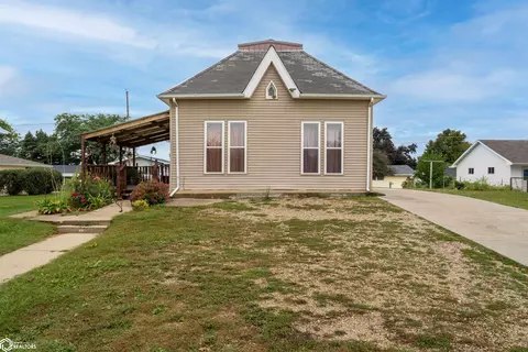 1005 Seymour St, Tama, IA 52339