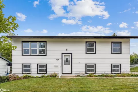 1210 Glenwood Ter, Marshalltown, IA 50158