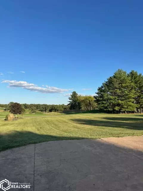 5546 Fairway Dr, Burlington, IA 52601