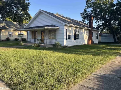 704 4th Ave E, Albia, IA 52531