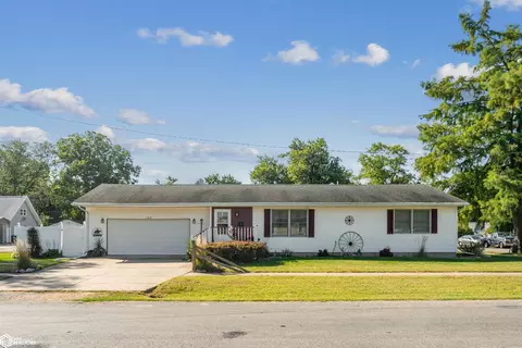 1315 Acres St, Burlington, IA 52601