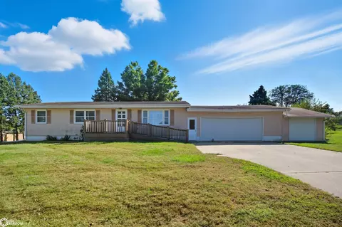 206 College Ave, Le Grand, IA 50142