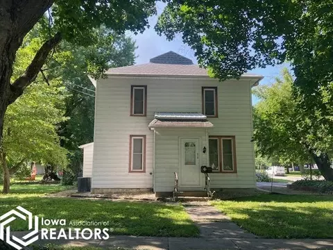 515 1st St SE, Britt, IA 50423