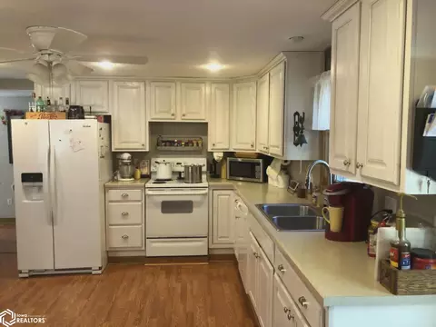 Kitchen - 313 E 3rd St, Arthur, IA 51431 photo 2 of 3