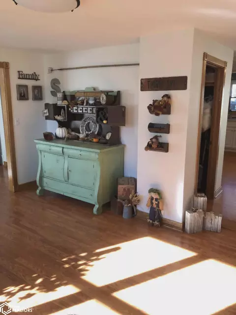 Entry Way - 313 E 3rd St, Arthur, IA 51431 photo 3 of 6