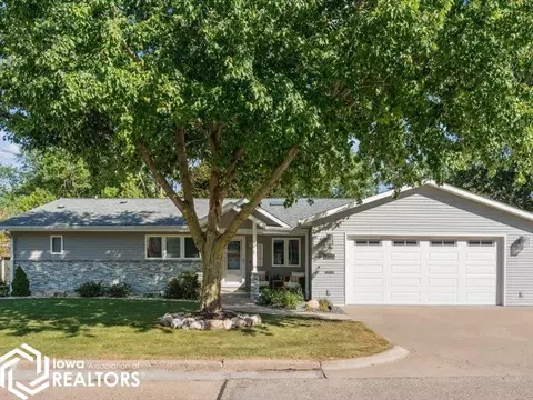 2706 Bittersweet Pl, Burlington, IA 52601