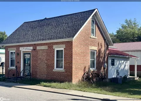 108 Washington St, Bonaparte, IA 52620