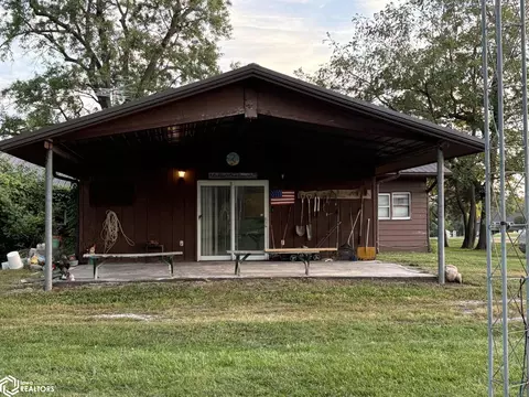 301 Jefferson St, Mystic, IA 52574
