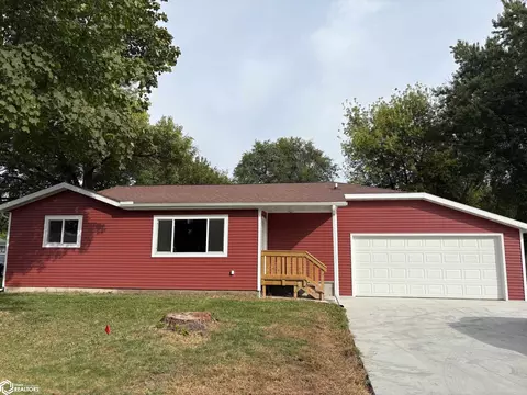 2707 1st St, Emmetsburg, IA 50536