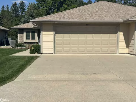 322 16th Ave NE, Hampton, IA 50441