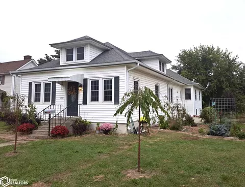 520 N 5th St, Chariton, IA 50049