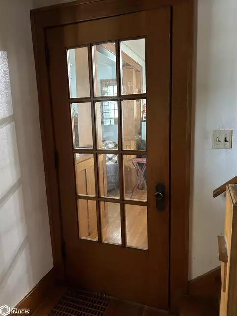 Entry Way - 511 E 5th St, Atlantic, IA 50022 photo 3 of 5
