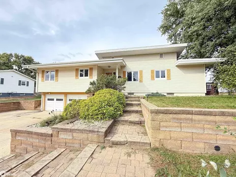Exterior - 1330 Sunset Dr, Hampton, IA 50441 photo 2 of 5