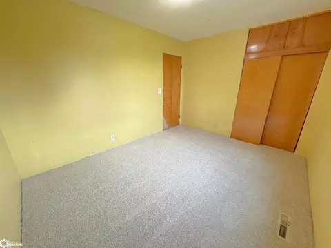 Bedroom - 1330 Sunset Dr, Hampton, IA 50441 photo 5 of 9